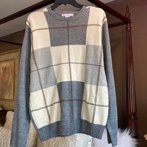 Geoffrey Beene soft light weight sweater.